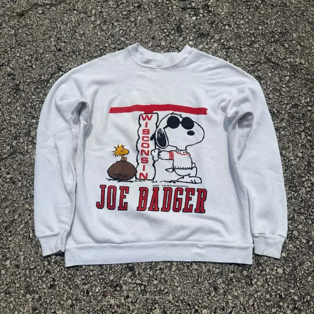 Vintage 1970s Artex Peanuts Wisconsin Joe Badger Snoopy Sweatshirt